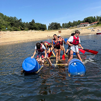 Séance mission survie : construis ton radeau et remporte la course !